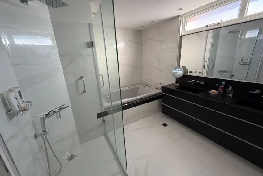 010ffcc7-087b-4d6a-9126-1e05c94287f5_u_large