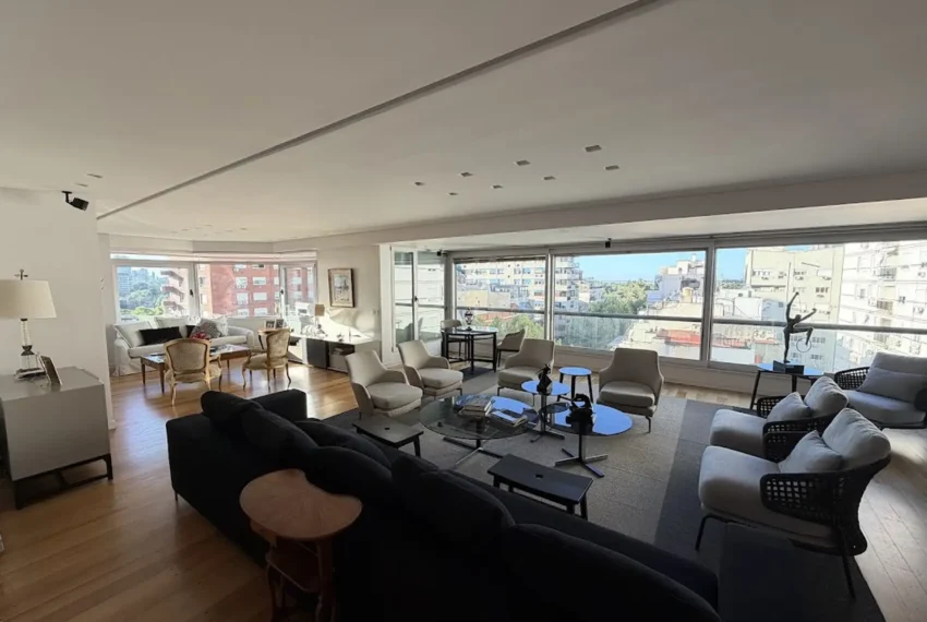 40b8e379-e741-4205-a1b5-9a6e19751daf_u_large